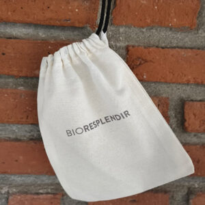 Bolsa de lienzo con cordón negro